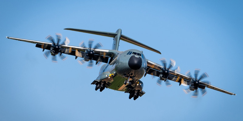 Bên cạnh đó, các hệ thống bảo vệ mới cũng đang dần được tích hợp vào máy bay vận tải hạng nặng dành cho Không quân Tây Ban Nha, đặc biệt là hệ thống chống tên lửa Inshield của Công ty Indra. 00a220-f-0003-2048px.jpg