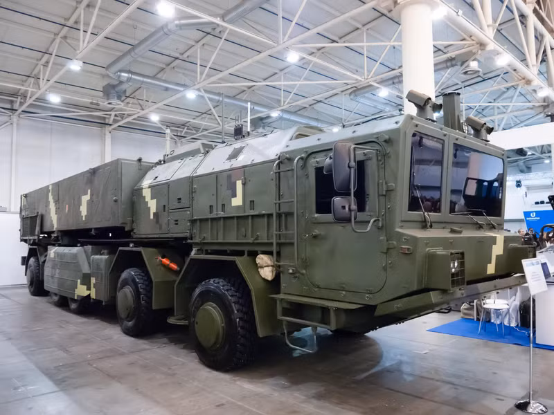 Các cuộc thử nghiệm vũ khí trên đã thành công, điều này khẳng định khả năng sẵn sàng sử dụng của nó trong điều kiện chiến đấu. Tầm bay lên tới 700 km tạo ra mối đe dọa rất nghiêm trọng, mặc dù khối lượng của đầu đạn vẫn chưa được xác định. Hrim-2_-_Sapsan_missile_complex,_Kyiv_2018,_41.jpg