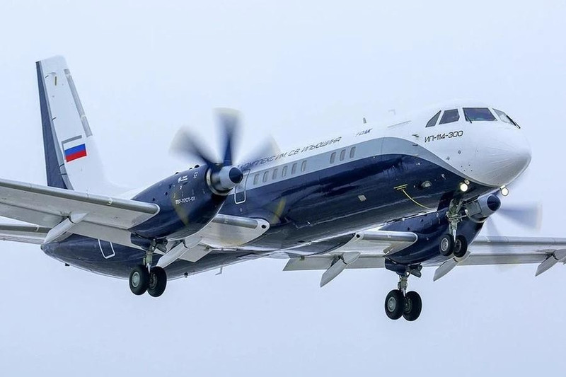 Chứng nhận sẽ cho phép thiết lập dây chuyền sản xuất hàng loạt máy bay Il-114-300 - phương tiện hàng không có nhu cầu đặc biệt cao ở các vùng lãnh thổ phía Bắc nước Nga. il-114-300-maiden-flight-1-1773-7996-4525-3675-4121-3718.jpg