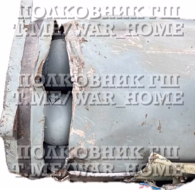 Bức ảnh chụp một phần còn lại của tên lửa Nga đã được đăng trên kênh Telegram "Đại tá GSh", có nhiều ý kiến cho rằng lực lượng phòng không Ukraine đã bắn hạ quả Kh-69 này vào ngày 19/10. screenshot-4-25-1997.jpg