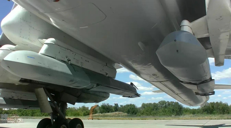 Một đặc điểm nổi bật của tên lửa Kh-101 là khả năng thay đổi mục tiêu khi đang bay. Nó cũng có khả năng tiêu diệt các mục tiêu di động với vòng tròn sai số chỉ trong khoảng 10m. kh-101.jpg