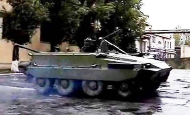 Tài liệu quảng cáo tuyên bố tốc độ tối đa của chiếc K-64 đạt tới hơn 100 km/giờ, nhưng ngay cả các nhà phát triển cũng không tin, bởi công suất động cơ chỉ ở mức 700 mã lực. 1416332568-2.jpg