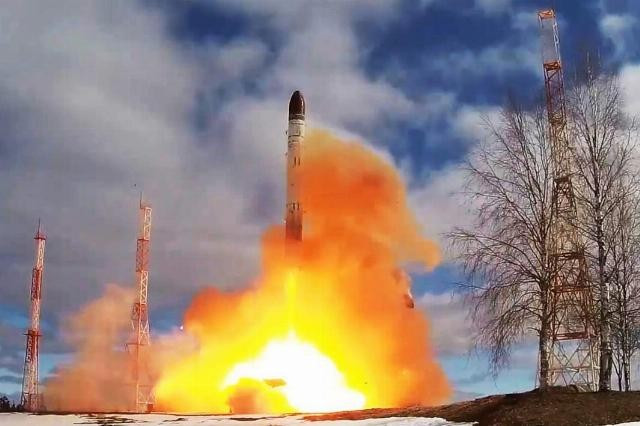 zapusk-mezhkontinentalnoi-ballisticheskoi-rakety-stacionarnogo-bazirovaniya-sar-rlbmrl16-1770241261t.jpg
