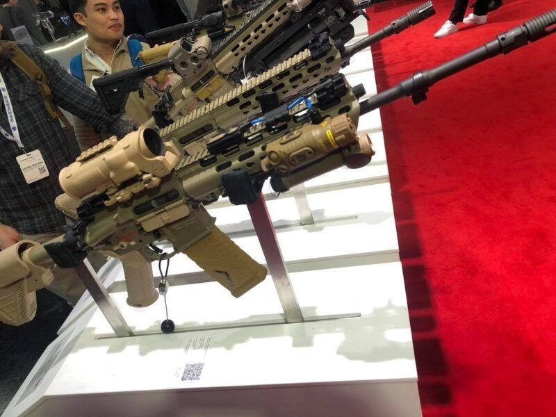 Cả hai mẫu súng G36 và G95 đều sử dụng cùng cỡ đạn 5,56 x 45 mm, giúp đơn giản hóa khâu hậu cần và đảm bảo khả năng tương thích với các tiêu chuẩn khác của NATO. hk-g95-a1-4-e1714048454427.jpg