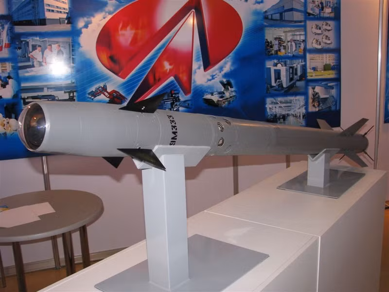 Đầu dò của tên lửa có 3 chế độ hoạt động: Tương phản quang học, hồng ngoại và chống nhiễu, làm tăng khả năng bắn trúng mục tiêu ngay cả khi có các biện pháp đối phó chủ động. 9m333.jpg