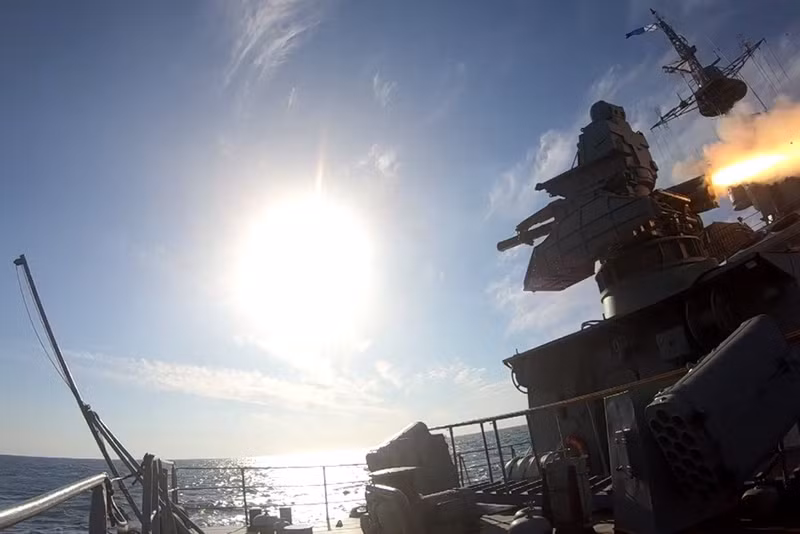 Mặc dù vậy, giới chuyên môn cho rằng Pantsir-M/ME cần phải trải qua thực chiến để đánh giá chắc chắn về tính năng kỹ chiến thuật, tránh lặp lại những sai sót mà phiên bản trên bộ Pantsir-S mắc phải. 2025-09-04-09-13-41-f9f.jpg