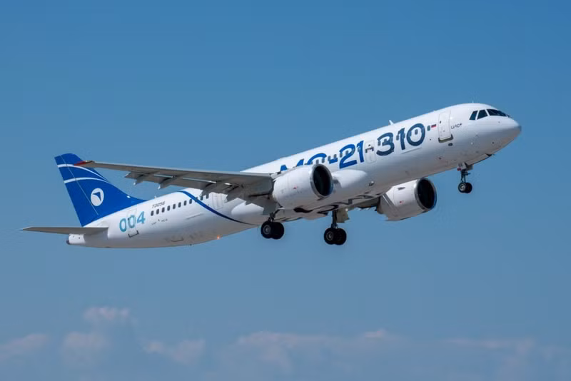 Chuyến đi đến Yamal là cần thiết để kiểm tra chức năng của hệ thống dẫn đường quán tính nội địa ở vùng Viễn Bắc. Hệ thống này cũng đã được thử nghiệm trong các chuyến bay từ Syktyvkar. uac-mc-21-310-23042902-7588-1043.jpg