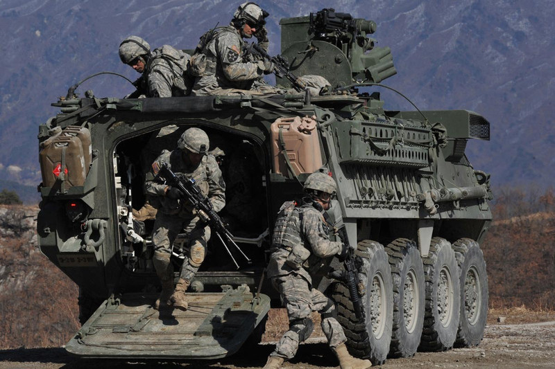 Warsaw đã nhận được lời đề nghị từ Washington về việc chuyển giao 250 xe bọc thép Stryker đã qua sử dụng với giá 1 đô la, Breaking Defense đưa tin, trích dẫn lời các quan chức quân sự Ba Lan. stryker-combat-vehicle-07.jpg