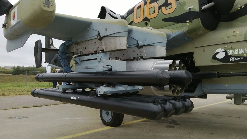 Phương tiện mang chính của tên lửa chống tăng Vikhr-1 chính là trực thăng tấn công Ka-52 Alligator, cặp đôi này được sử dụng để phá hủy các công sự, cứ điểm và xe bọc thép của đối phương. 818541-3-0-2591-1456-1920x0-80-0-0-dca325f0b254936ea5b8c983c1a35a61.jpg