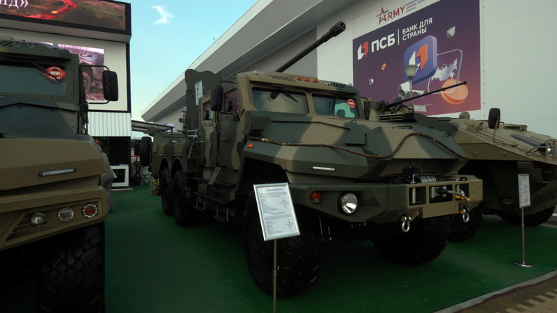 amn-590911-spartak-with-57mm-cannon-during-the-armiya-2023-exhibition-front-view.jpg