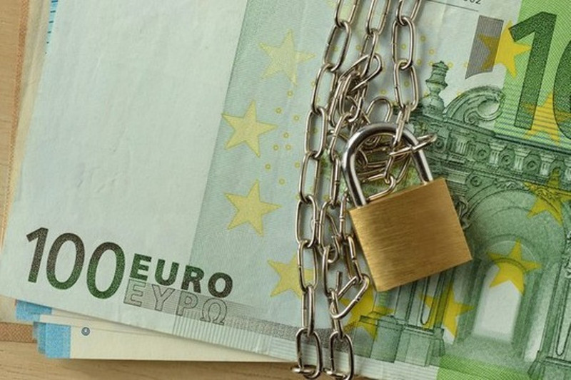 Tuyên bố này xuất phát từ những tranh chấp đang diễn ra trong EU về việc sử dụng tài sản của Nga để tài trợ cho Ukraine. Lo ngại rủi ro pháp lý và tài chính, Bỉ đang yêu cầu các nước EU khác bảo lãnh, như Reuters đưa tin vào tháng 10. tai-san-nga-bi-dong-bang-o-phuong-tay.jpg