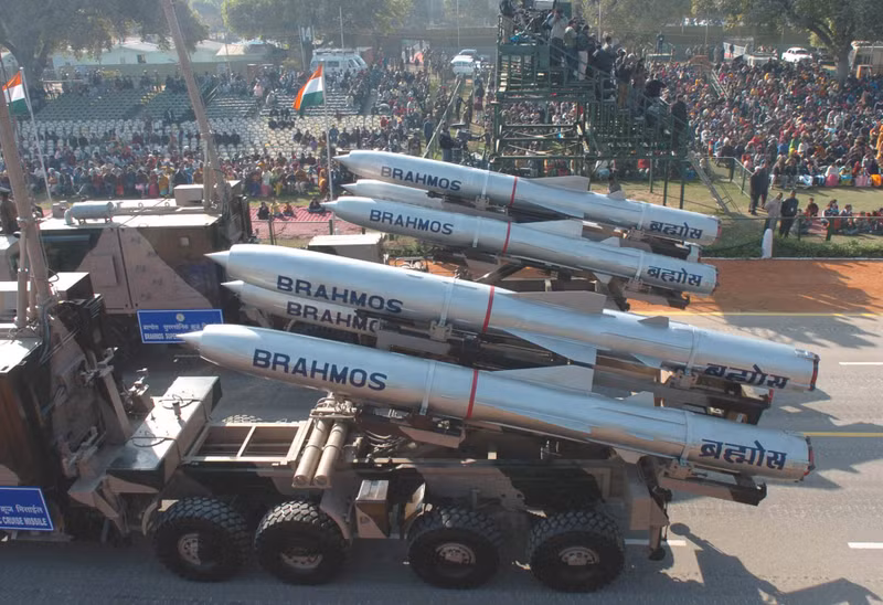 the-brahmos-missile-system-passes-through-the-rajpath-during-the-full-dress-rehearsal-for-the-republic-day-parade-in-new-delhi-on-january-232006.jpg