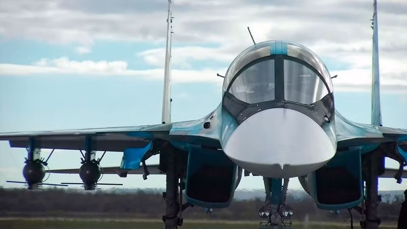 su-34-z-aviabombamy-obladnanymy-modulyamy-planuvannya-umpk-foto-z-vidkrytyh-dzherel.jpg