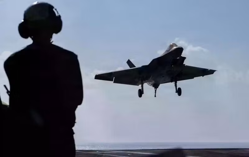 Quân đội Mỹ cho biết vụ việc "không phải do hỏa lực của đối phương hay từ phía đồng minh". Toàn bộ 6 thành viên phi hành đoàn trên chiếc KC-135 đều đã thiệt mạng. bez-imeni12.jpg