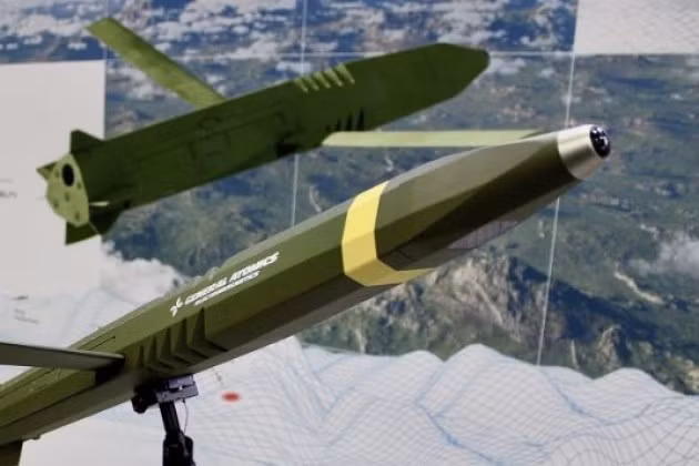 Tập đoàn General Atomics thông báo đã phát triển một thế hệ đạn pháo thế hệ mới có khả năng bắn trúng mục tiêu ở khoảng cách lên tới 120 km với độ chính xác cao mà không cần sử dụng GPS. snimok-5277.jpg