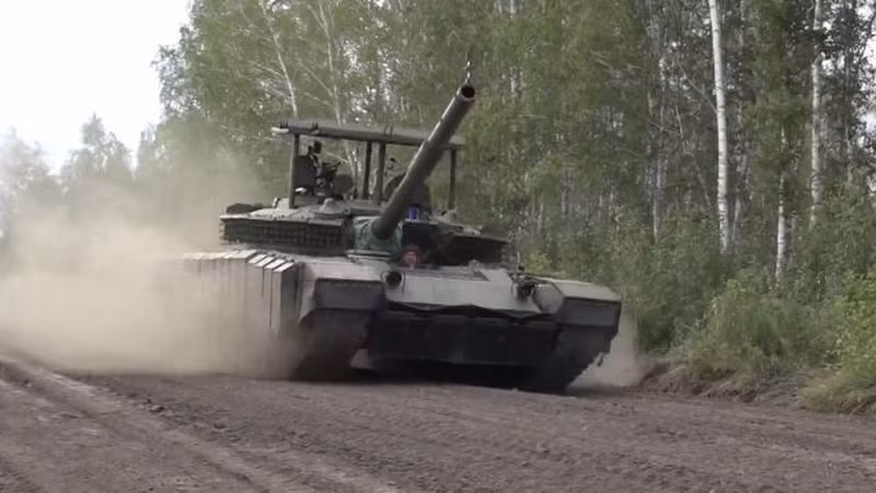 russia-began-equipping-t-80bvm-tanks-with-a-laser-target-designator-9869-2490.jpg