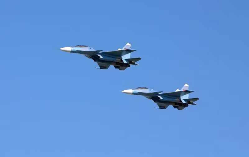 Điển hình như máy bay được tích hợp radar mảng pha thụ động N035 Irbis, động cơ kiểm soát vector lực đẩy 3 chiều AL-41F1S và một số thành phần hệ thống điện tử hàng không tiên tiến khác. 04877-c-archiv7.jpg