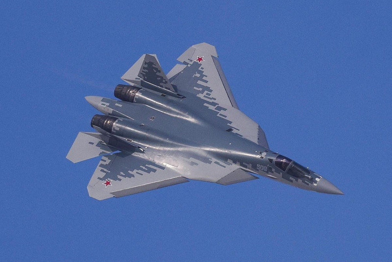 "Đó là bởi vì Su-57 là một máy bay trình diễn tuyệt vời, nhưng lịch sử chiến đấu của nó thì không mấy ấn tượng," tác giả nhận xét và kết luận rằng "Su-57 không phải là máy bay tốt nhất thế giới cho bất cứ mục đích nào khác ngoài trình diễn hàng không". 2025-11-17t115950z-455842428-rc2byha9rucu-rtrmadp-3-emirates-airshow.jpg