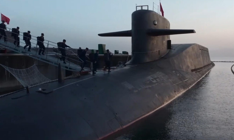 Các chuyên gia cho rằng sự tiến bộ đáng kể của Bắc Kinh trong việc hiện đại hóa hạm đội tàu ngầm là nhờ chương trình đầy tham vọng của Quân Giải phóng Nhân dân Trung Quốc và mong muốn tăng cường vị thế của nước này trên biển. 2694917-chinese-type-094-nuclear-armed-submarine.jpg