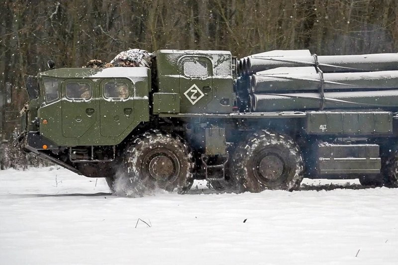 Tập đoàn công nghệ nhà nước Nga Rostec tuyên bố hệ thống pháo phản lực phóng loạt (MLRS) Tornado-S vẫn duy trì được độ chính xác cao ngay cả khi bị tác động bởi các biện pháp đối phó điện tử chủ động. tass-65467452-43c.jpg