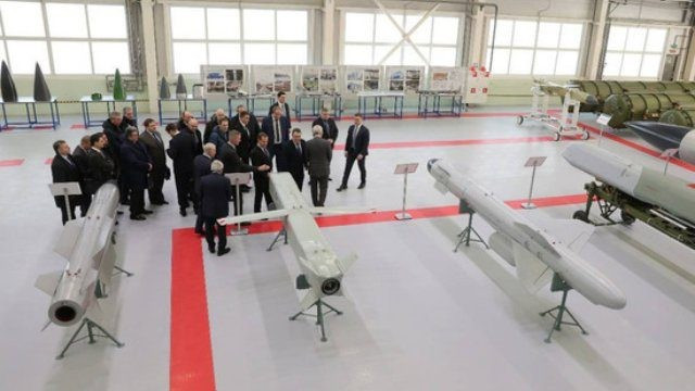 Tên lửa hành trình không đối đất Kh-69 thế hệ mới của Nga đang "bật lên từ hư không" và tấn công các mục tiêu của Ukraine, ngay cả những đối tượng được bảo vệ bởi hệ thống phòng không MIM-104 Patriot do Mỹ viện trợ. image-1.jpg