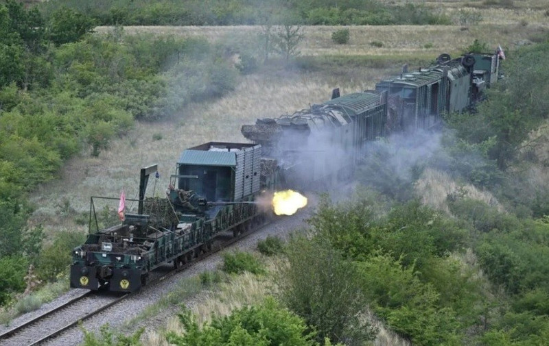 Vào tháng 7 năm nay, Bộ Quốc phòng Nga thông báo rằng kíp lái của đoàn tàu bọc thép Yenisei thuộc nhóm lực lượng tác chiến Trung tâm sẽ tiến hành điều phối tác chiến ở khu vực hậu phương của khu vực chiến dịch quân sự đặc biệt. train.jpg