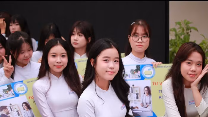 Học viên Trung tâm Giáo dục thường xuyên số 2 (Đà Nẵng) tham dự Ngày hội tư vấn tuyển sinh. 