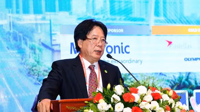 GS.TS.BS Trần Bình Giang - Chủ tịch Hội Ngoại khoa và Phẫu thuật Nội soi Việt Nam phát biểu tại hội nghị.