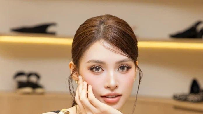 Tiểu Vy xinh đẹp như búp bê, xứng danh 'mỹ nhân ngàn năm có một'