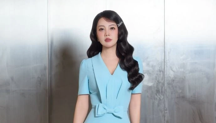 Á hậu Thụy Vân gây chú ý với vóc dáng thon thả như thời son rỗi hậu sinh nở