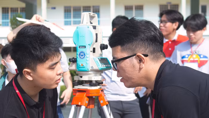 Khoa Kỹ thuật Xây dựng, Trường Đại học Sư phạm Kỹ thuật - Đại học Đà Nẵng tổ chức cuộc thi Thực hành Trắc địa.