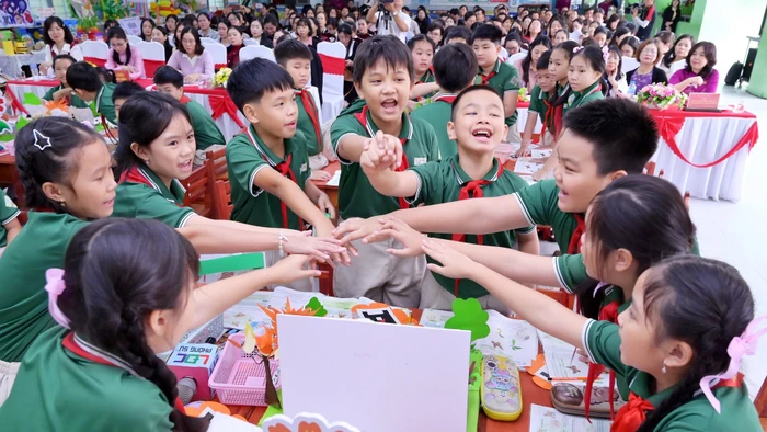 Học sinh lớp 5, Trường Tiểu học Lê Đình Chinh trong một tiết học có hoạt động STEM. 