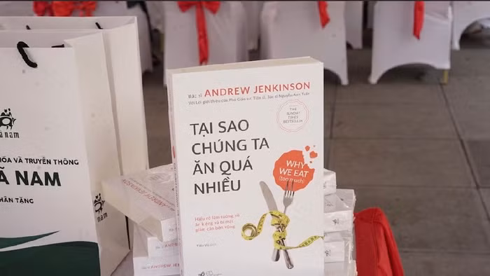 'Tại sao chúng ta ăn quá nhiều' chỉ rõ những lầm tưởng về béo phì