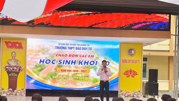 Hoạt động tư vấn, lựa chọn tổ hợp môn học tại Trường THPT Đào Duy Từ.