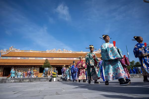 Chương trình tái hiện Lễ Thiết triều Tết Nguyên đán của triều Nguyễn xưa tại TP Huế sáng 11/2 (nhằm 24 tháng Chạp năm Ất Tỵ).