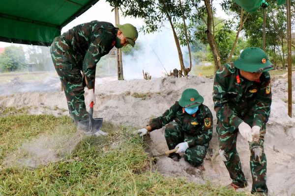 Đội Quy tập 192 thuộc Ban Chỉ đạo tìm kiếm, quy tập và xác định danh tính hài cốt liệt sĩ TP Huế tiến hành tìm kiếm hài cốt liệt sĩ.