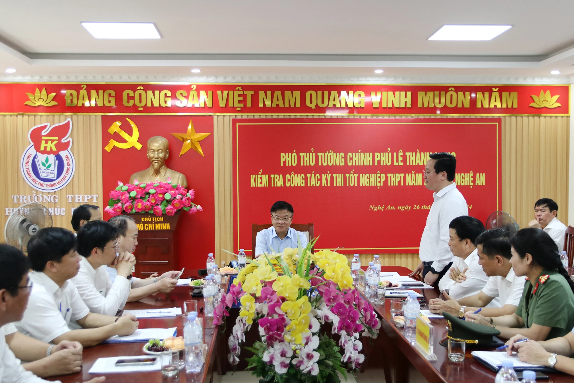 Toàn cảnh cuộc họp.