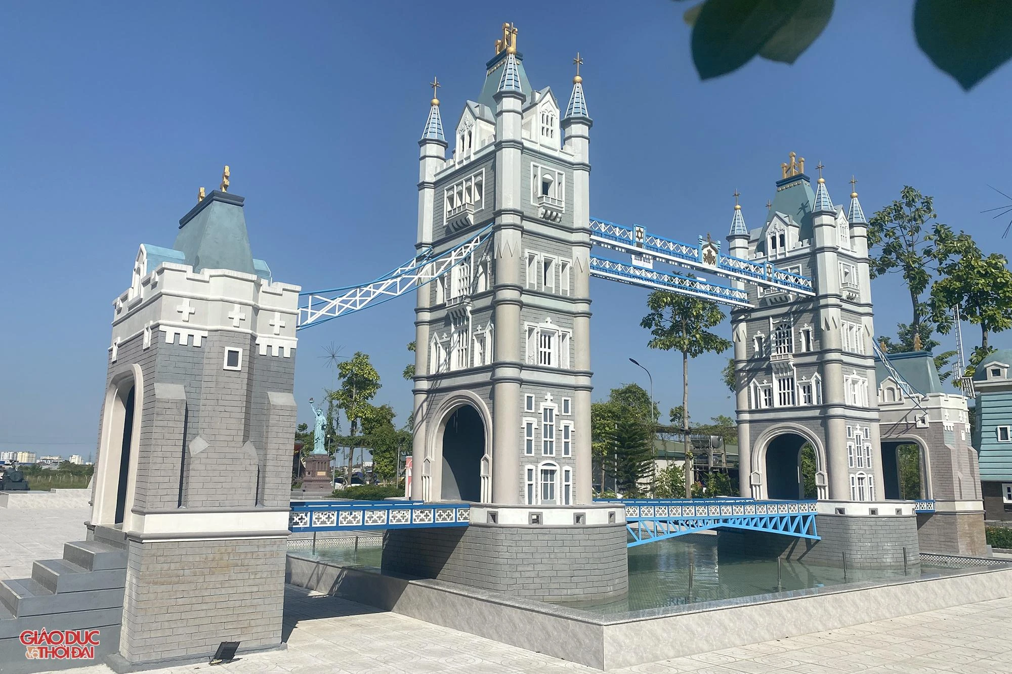 Một trong số các công trình mô phỏng 7 kỳ quan thế giới.