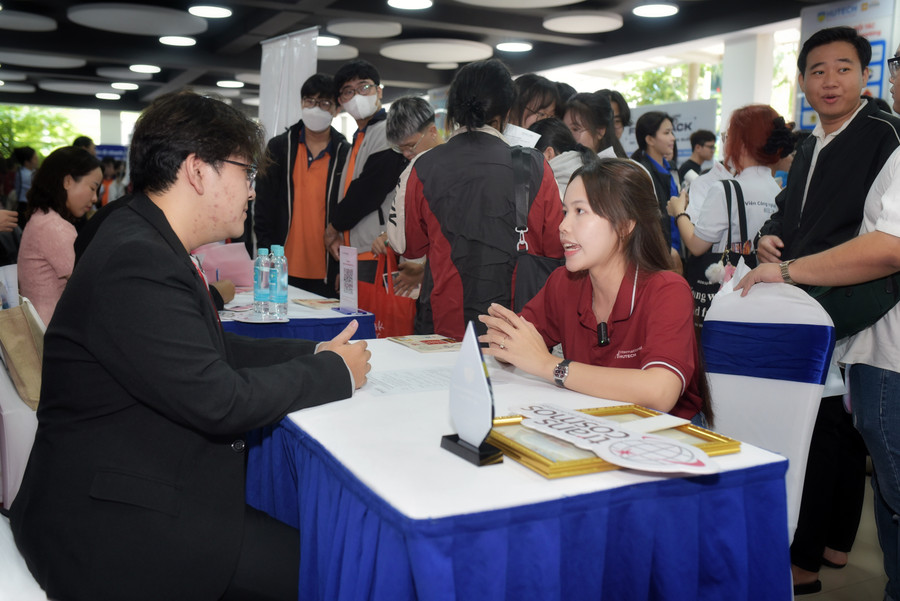 HUTECH International Job Fair 2025 có 45 doanh nghiệp và tập đoàn đa quốc gia tham gia tuyển dụng. ntn-6033.jpg
