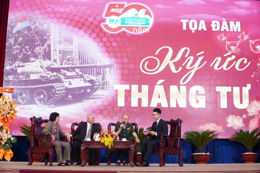 Các nhân chứng lịch sử của tỉnh Long An kể về những kỷ niệm hào hùng Ngày giải phóng tỉnh, giải phóng miền Nam, thống nhất đất nước.