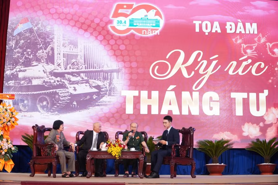 Các nhân chứng lịch sử của tỉnh Long An kể về những kỷ niệm hào hùng Ngày giải phóng tỉnh, giải phóng miền Nam, thống nhất đất nước.