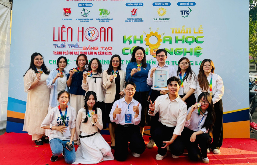 Đoàn sinh viên Trường ĐH Nguyễn Tất Thành mang về 2 huy chương bạc và 1 huy chương đồng. sv-nttu-giai-thuong-thiet-ke-che-tao-ung-dung-2025-6.jpg