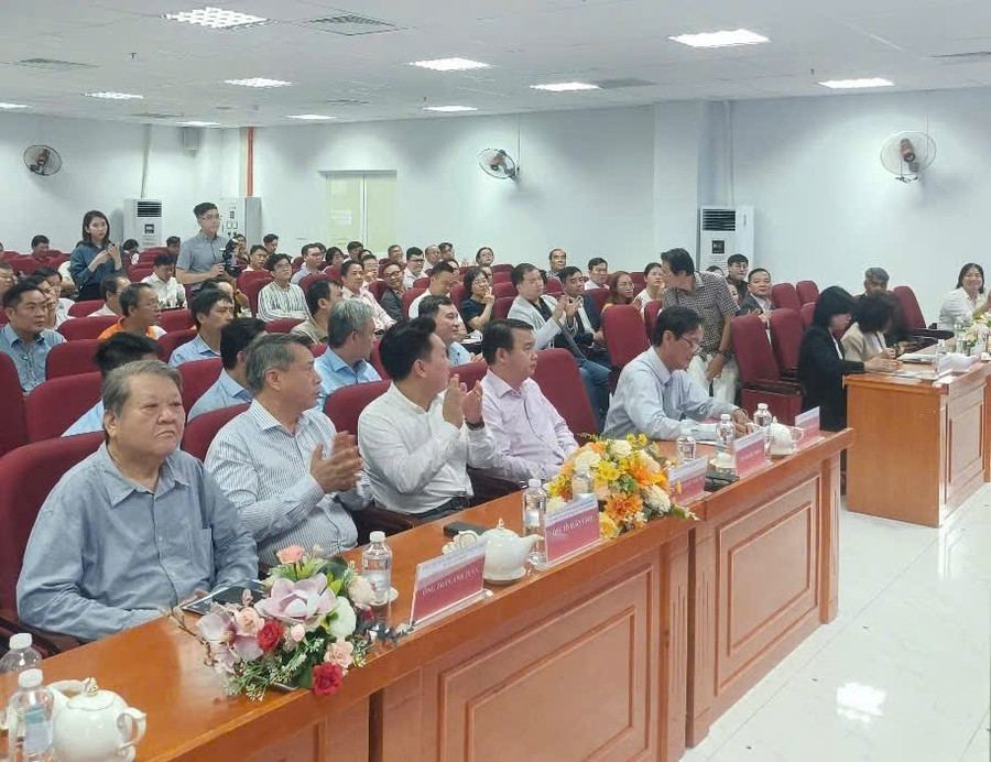 Toàn cảnh hội thảo. 456649405ad2e88cb1c3.jpg