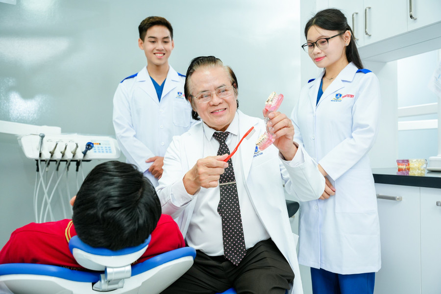 La Facultad de Odontología de la Universidad Nguyen Tat Thanh tiene la puntuación más alta con 20,5 puntos. diem-san-cac-nganh-khoi-suc-khoe-truong-dh-nguyen-tat-thanh-1.jpg