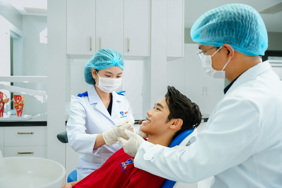 Los estudiantes de odontología practican. diem-san-cac-nganh-khoi-suc-khoe-truong-dh-nguyen-tat-thanh-4.jpg