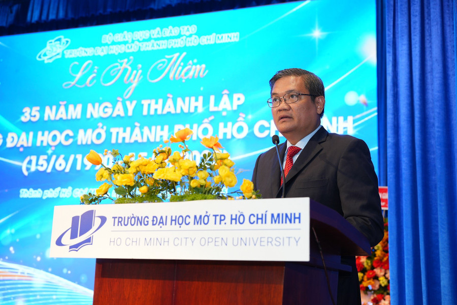 GS.TS Nguyễn Minh Hà, Hiệu trưởng Trường ĐH Mở TPHCM phát biểu tại buổi lễ. gsts-nguyen-minh-ha-hieu-truong-nha-truong.jpg