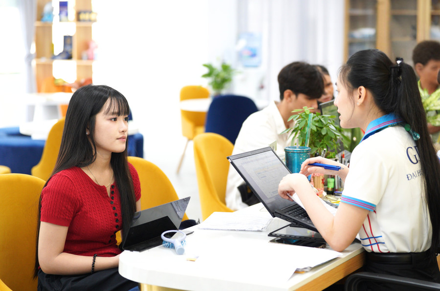 Thí sinh làm hồ sơ xét tuyển vào Trường ĐH Gia Định.