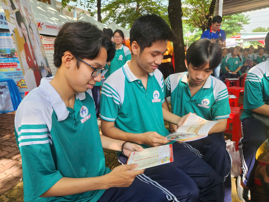 TPHCM đang đề xuất đưa tiết đọc sách vào chương trình học để nuôi dưỡng văn hóa đọc. Ảnh: H.P
