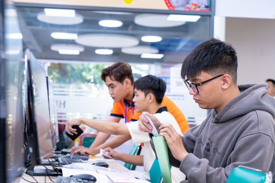 Một loạt các trường đại học phía Nam đang ứng dụng AI vào công tác tuyển sinh 2025.