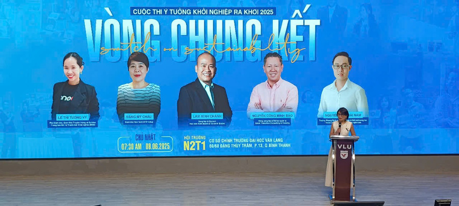 TS Nguyễn Quỳnh Mai - Trưởng Khoa Quản trị Kinh doanh, Trường ĐH Văn Lang phát biểu tại cuộc thi. (Ảnh: Q.H) ca0cd67cdaad6ef337bc.jpg